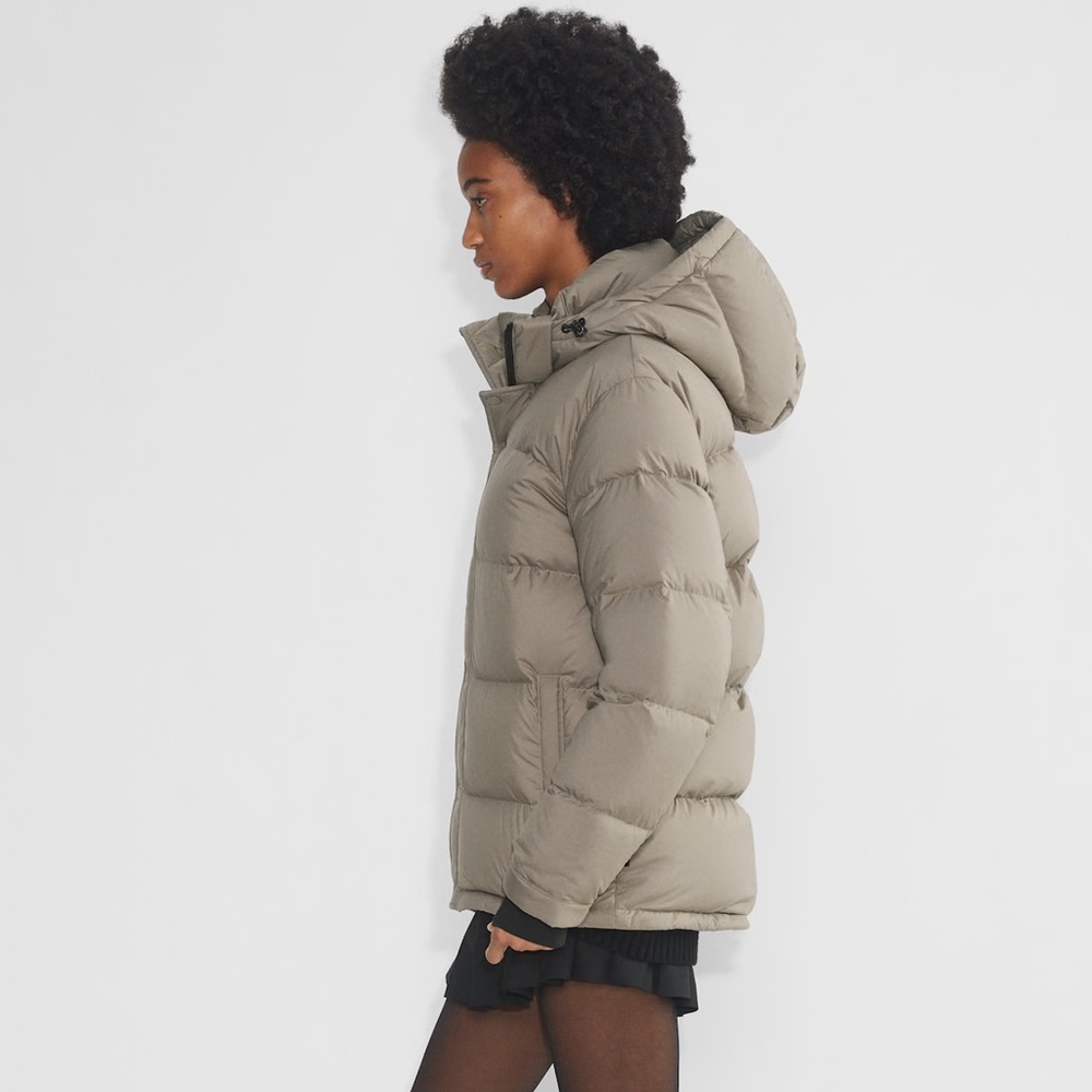 Aritzia Super Puff
Beige
XS
Small stain